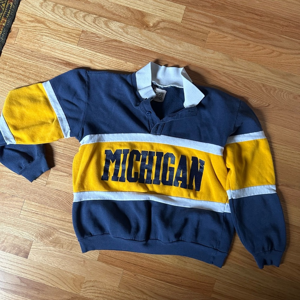 Vintage University of Michigan women’s sweatshirt